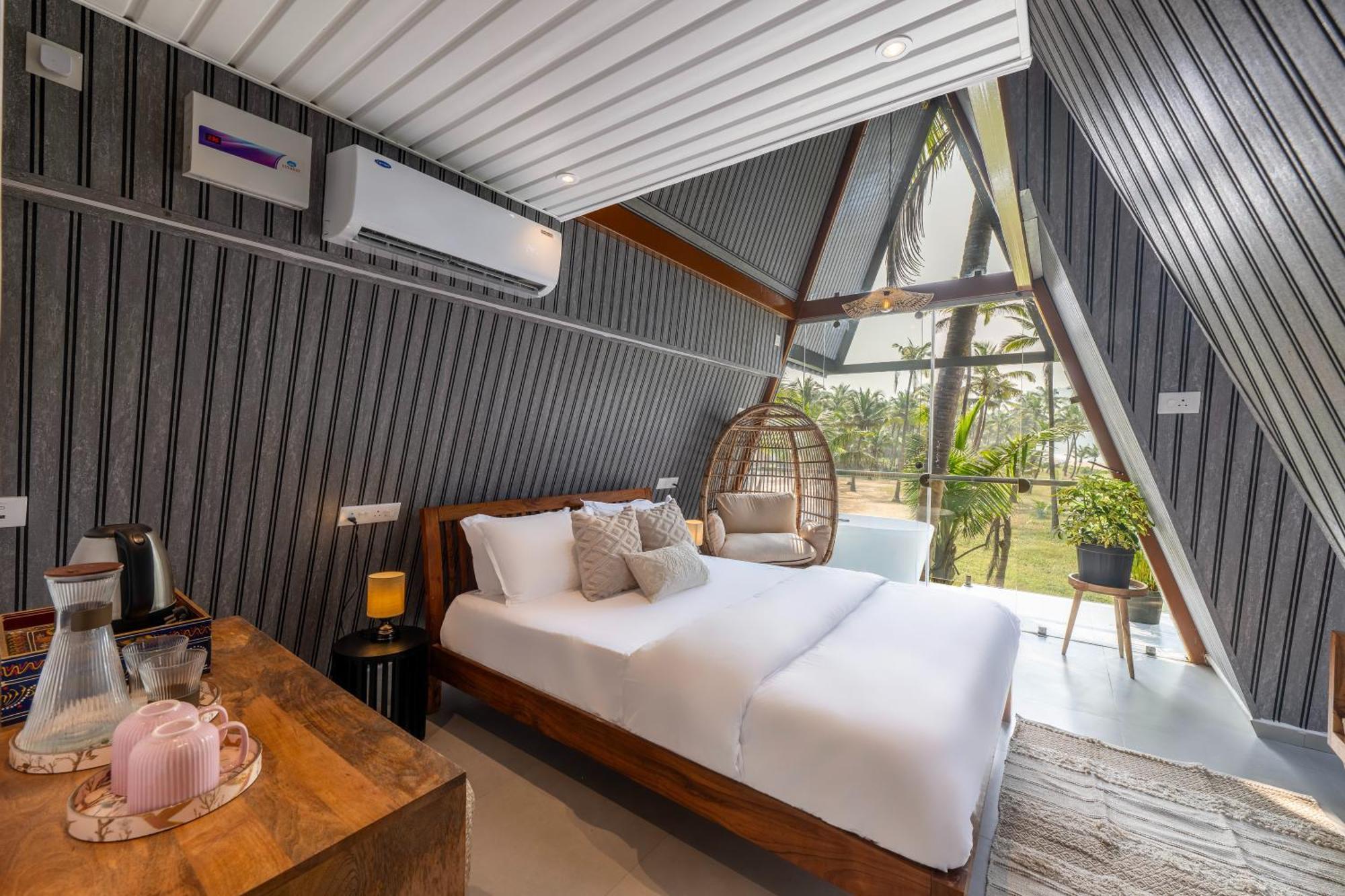 The Rose Goa Beach Resort Agonda Exterior foto